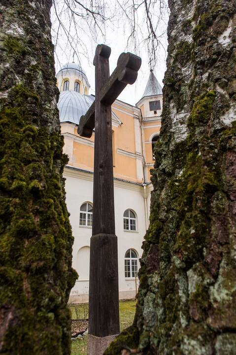 Vienybė: Vilniuje, Antakalnyje, stovinti Išganytojo bažnyčia su trinitorių vienuolynu ir Sapiegų rūmais kadaise sudarė didingą ansamblį.