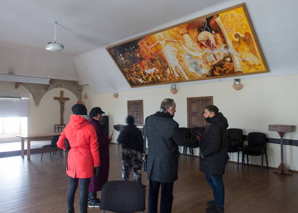 Vienybė: Vilniuje, Antakalnyje, stovinti Išganytojo bažnyčia su trinitorių vienuolynu ir Sapiegų rūmais kadaise sudarė didingą ansamblį.