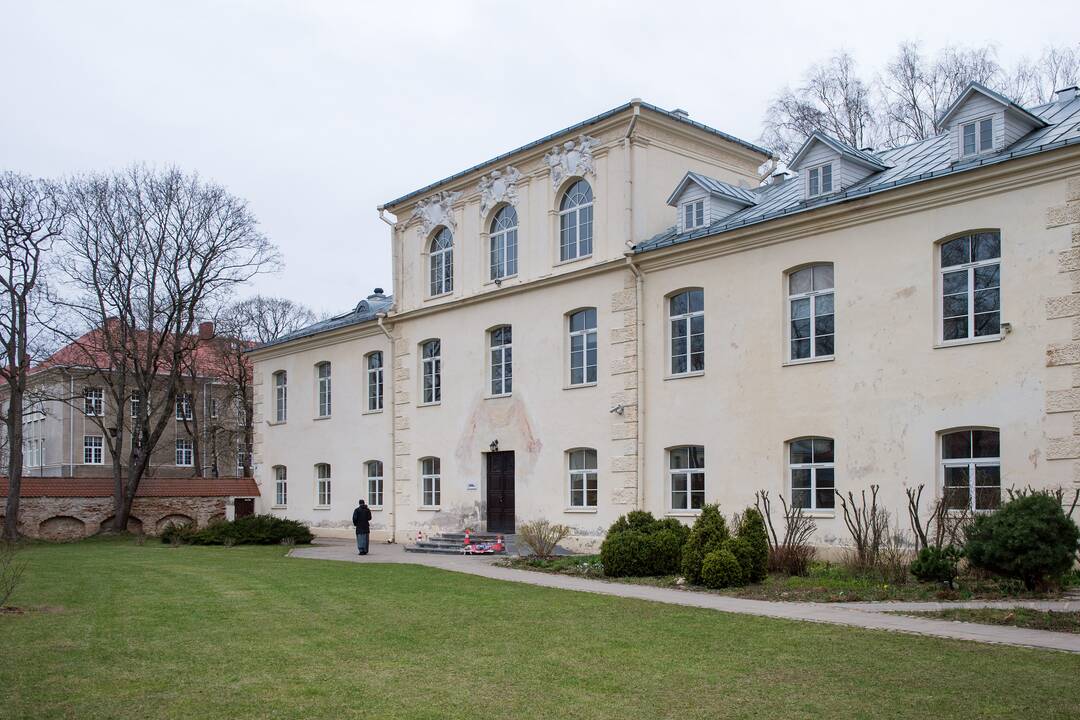 Vienybė: Vilniuje, Antakalnyje, stovinti Išganytojo bažnyčia su trinitorių vienuolynu ir Sapiegų rūmais kadaise sudarė didingą ansamblį.