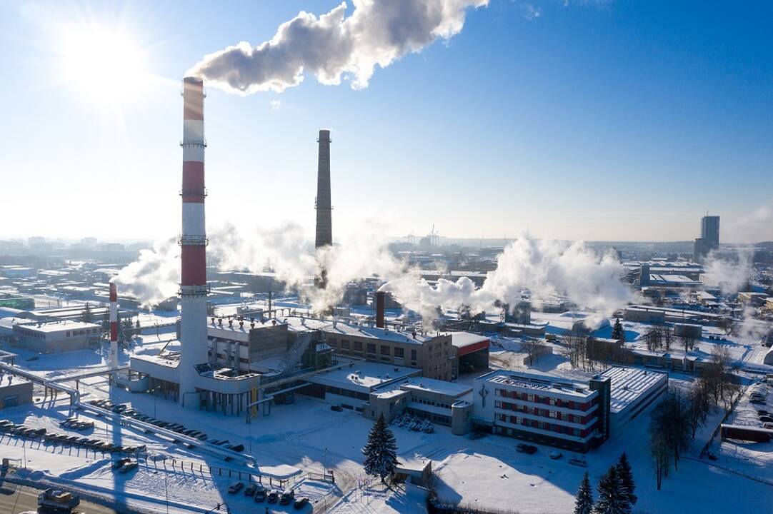 Iš AB „Klaipėdos energija“ kaminų kyla ne dūmai, o karštas garas.
