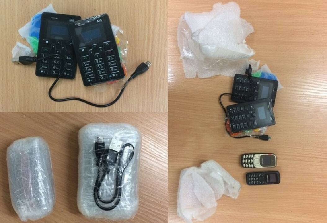 Prie Vilniaus pataisos namų sulaikytas keturis telefonus broliui bandęs perduoti vyras