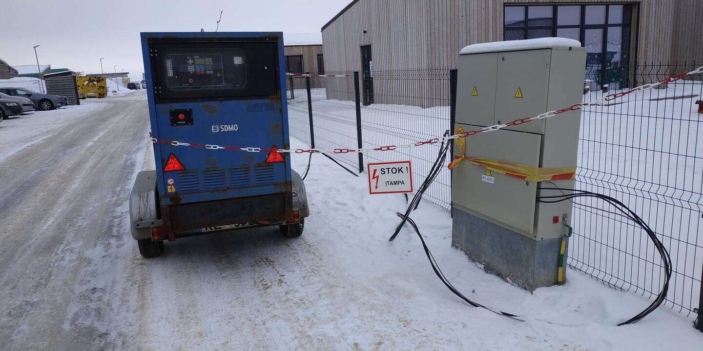Sugedo: Klemiškės II kaime privačių namų kvartalą dvi naktis šildė iš viso regiono elektrikų suvežti septyni generatoriai. Vieną jų teko gabenti net iš Kauno.