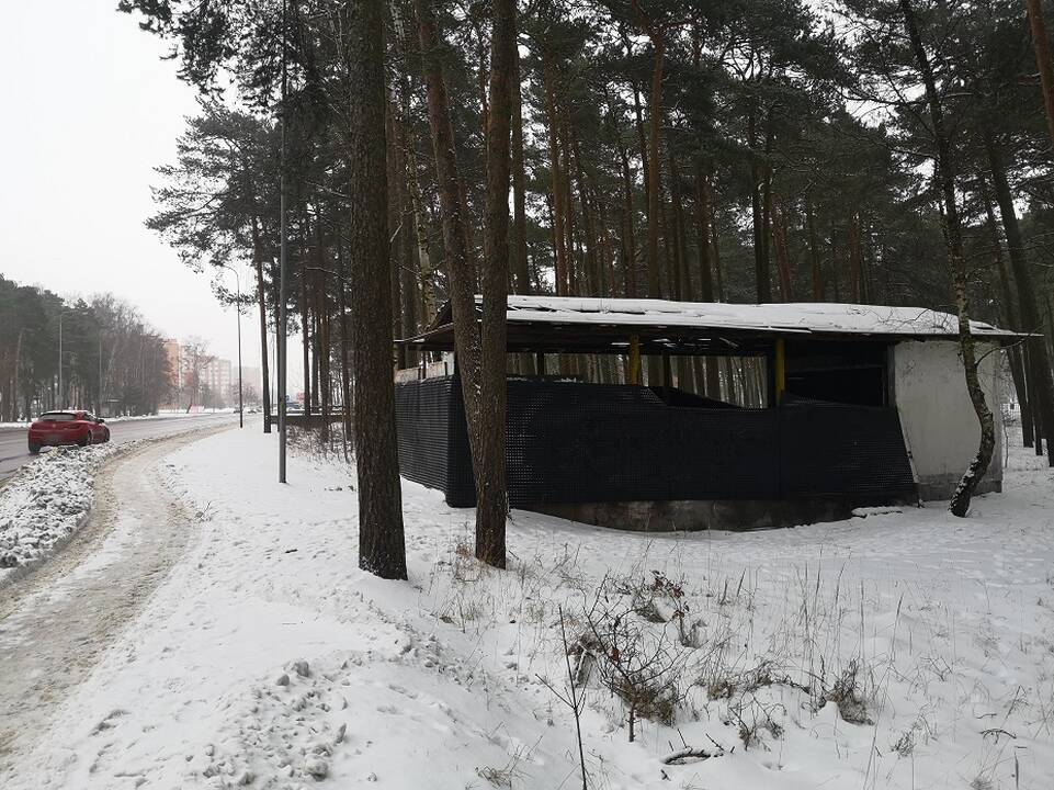 Apleisto kiosko rūsio duobėje – vyro lavonas