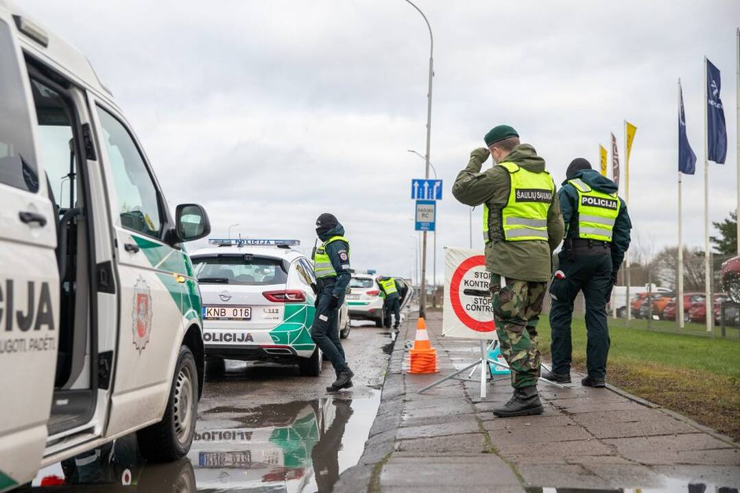 Vyriausybė nutarė nekeisti judėjimo ribojimų žiedinėse savivaldybėse