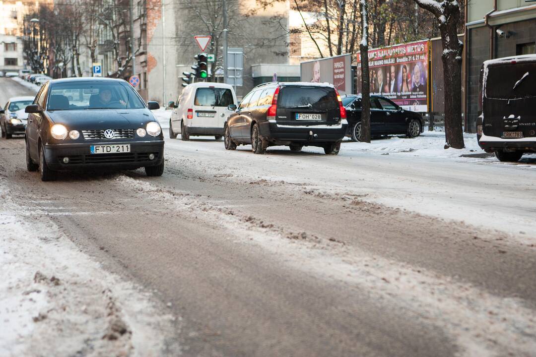 Kauno gatves nuklojo sniegas