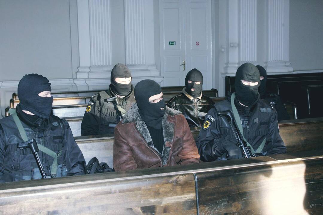 2014 metais su tikrais "Aro" pareigūnais teko bendradarbiauti filmuojant TV3 dokumentinio serialo "Mafijos kronikos" vaidybines gangsterių sulaikymo scenas.