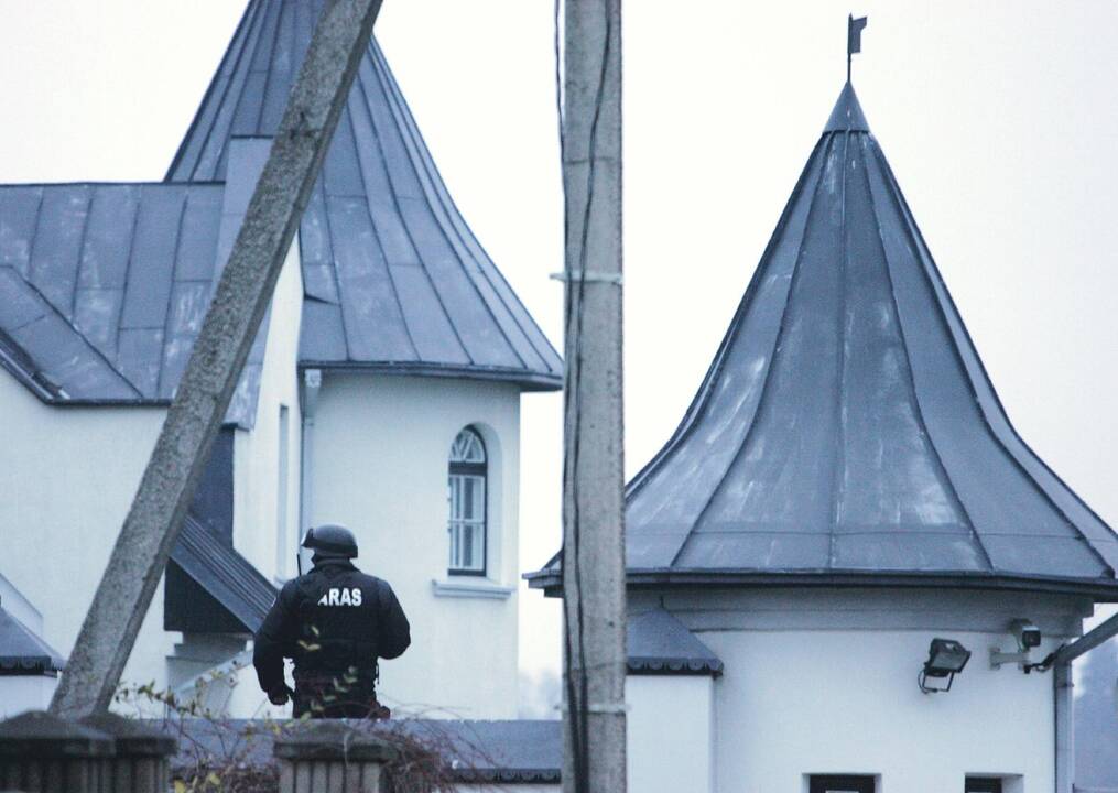 2014 metais su tikrais "Aro" pareigūnais teko bendradarbiauti filmuojant TV3 dokumentinio serialo "Mafijos kronikos" vaidybines gangsterių sulaikymo scenas.