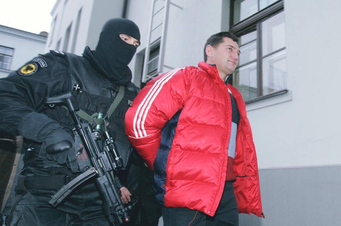 2014 metais su tikrais "Aro" pareigūnais teko bendradarbiauti filmuojant TV3 dokumentinio serialo "Mafijos kronikos" vaidybines gangsterių sulaikymo scenas.