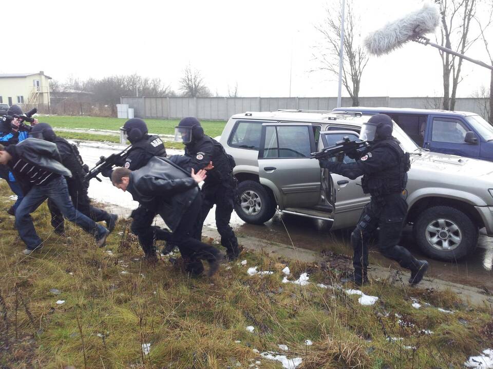 2014 metais su tikrais "Aro" pareigūnais teko bendradarbiauti filmuojant TV3 dokumentinio serialo "Mafijos kronikos" vaidybines gangsterių sulaikymo scenas.