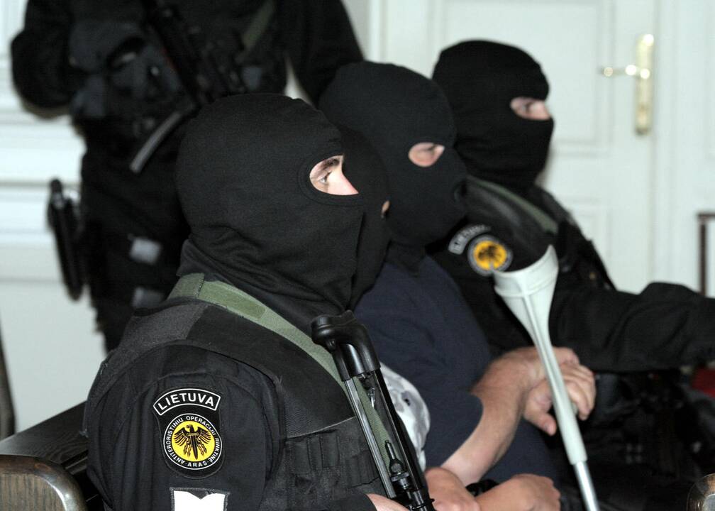 2014 metais su tikrais "Aro" pareigūnais teko bendradarbiauti filmuojant TV3 dokumentinio serialo "Mafijos kronikos" vaidybines gangsterių sulaikymo scenas.