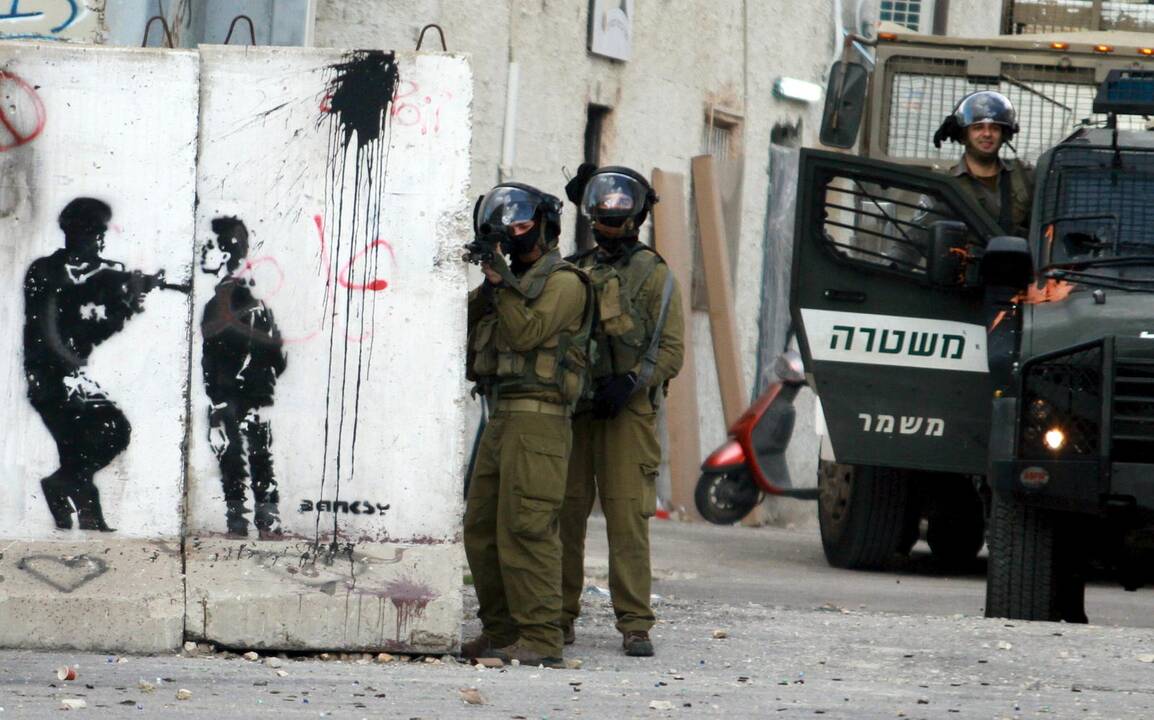 Palestinietis bandė peiliu smogti Izraelio kariams ir buvo nušautas