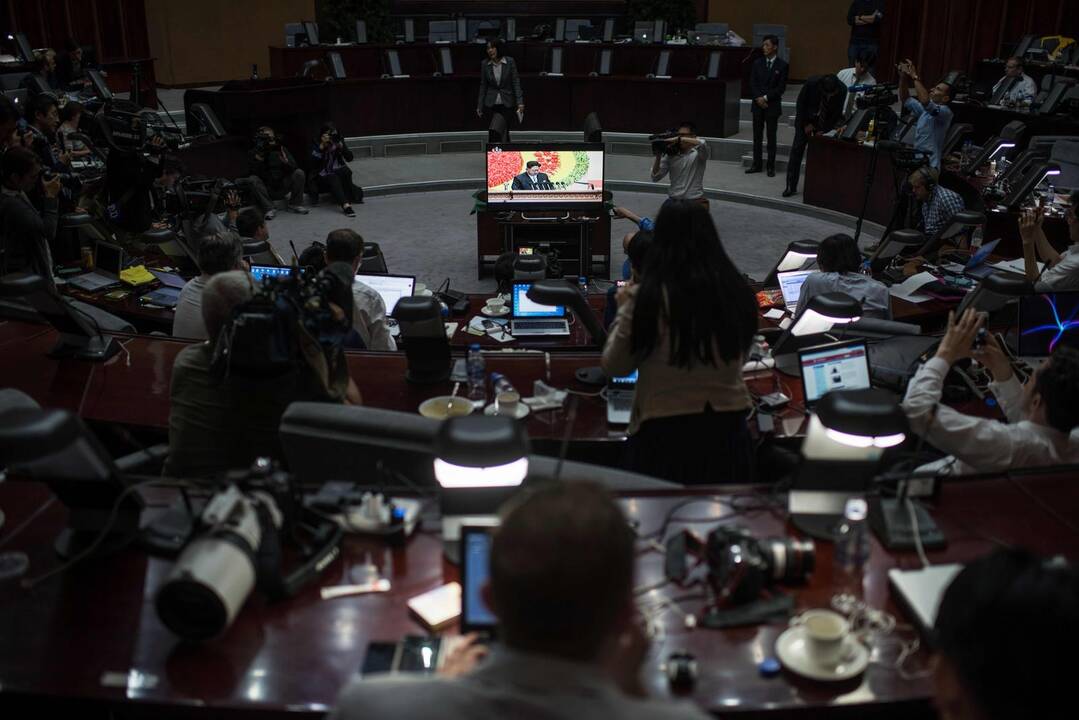 Šiaurės Korėjos televizija transliuoja „specialią“ Kim Jong-Uno kalbą
