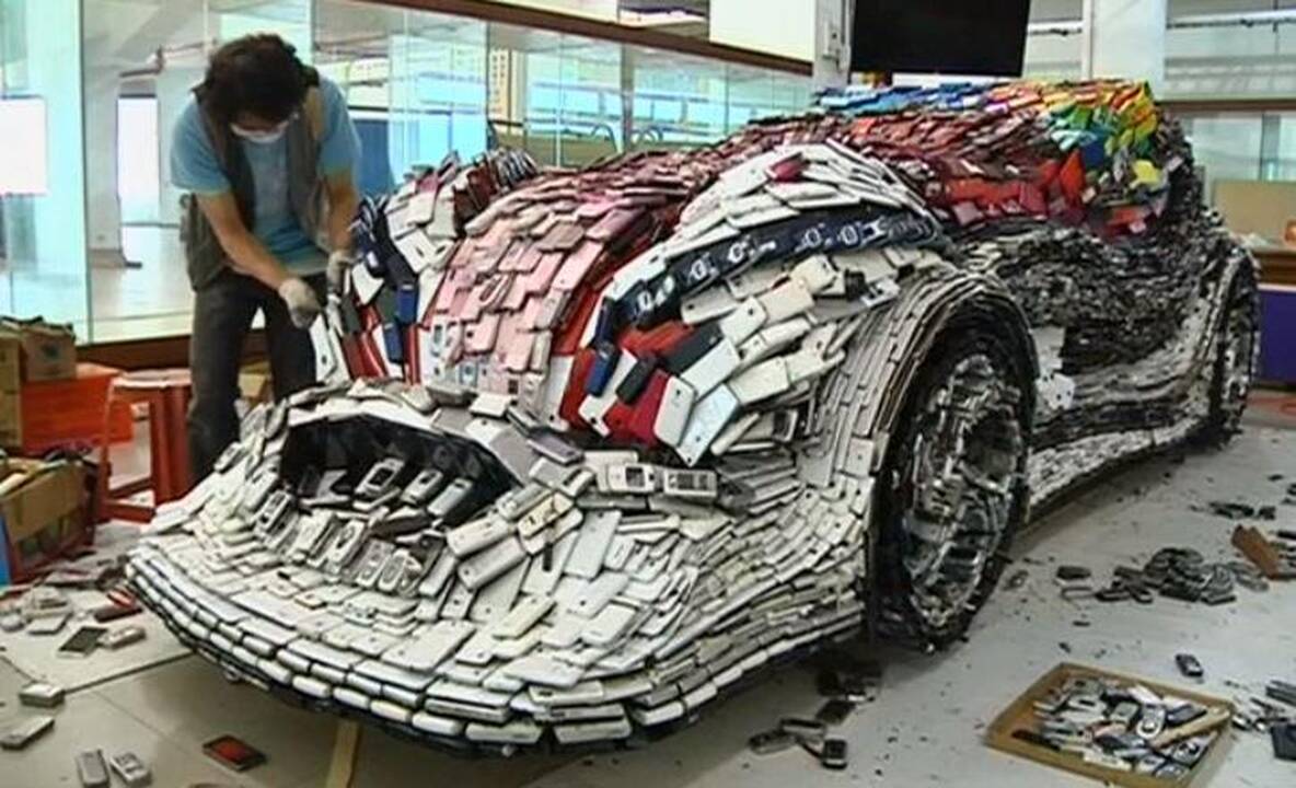 Automobilį menininkas sukūrė iš pirmos klasės šiukšlių