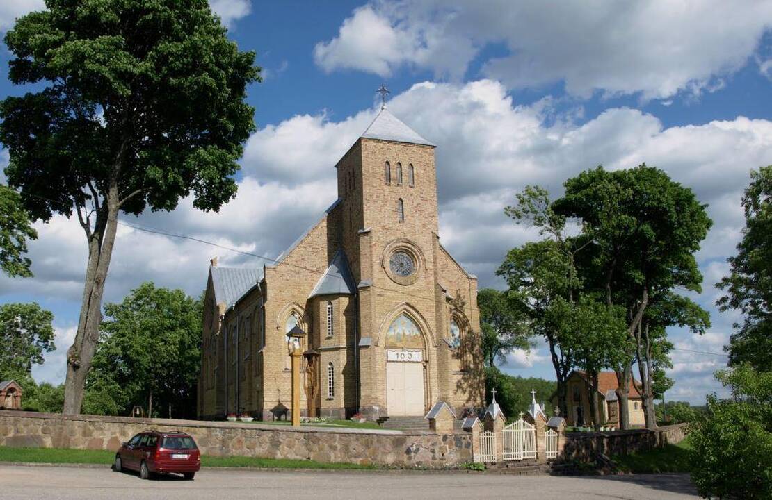 Veprių Švč. Mergelės Marijos Rožančiaus Karalienės bažnyčia