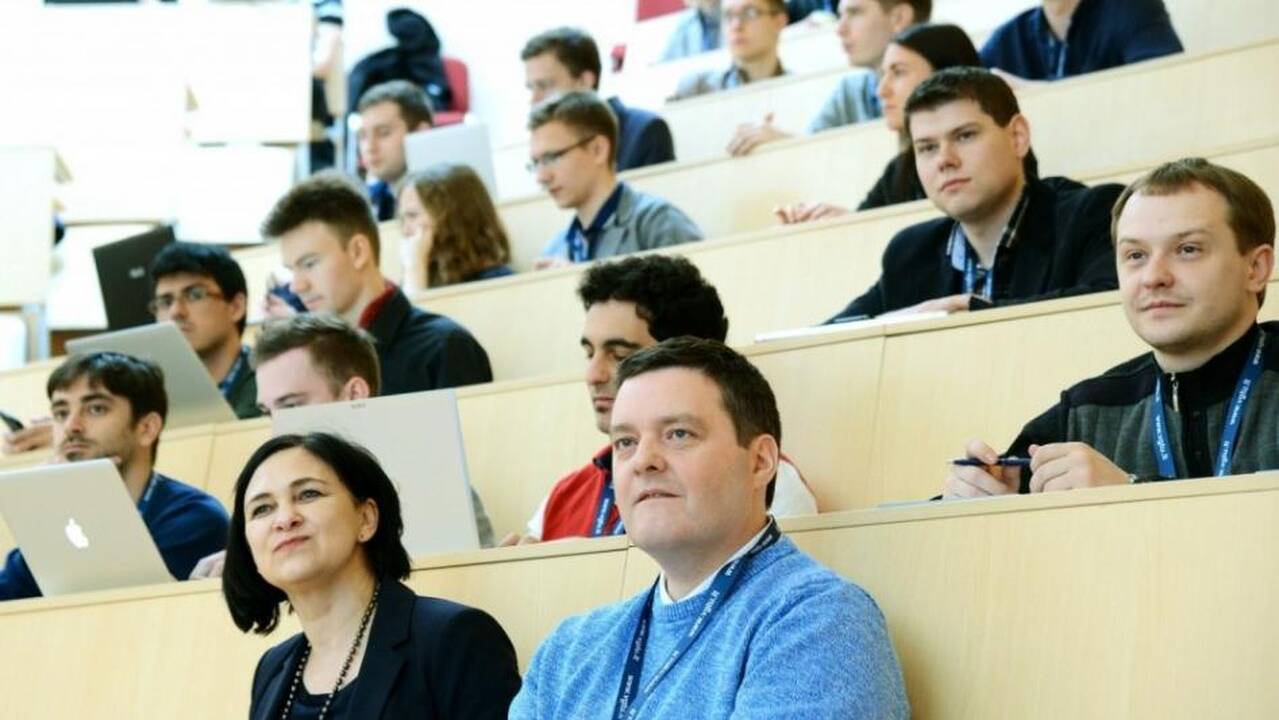 Prasidėjo mokslo ir technologijų lyderio CERN stovykla IT entuziastams