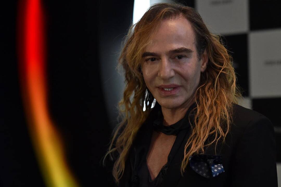 Buvęs "Dior" dizaineris J. Galliano mėgins atnaujinti savo sugriautą karjerą