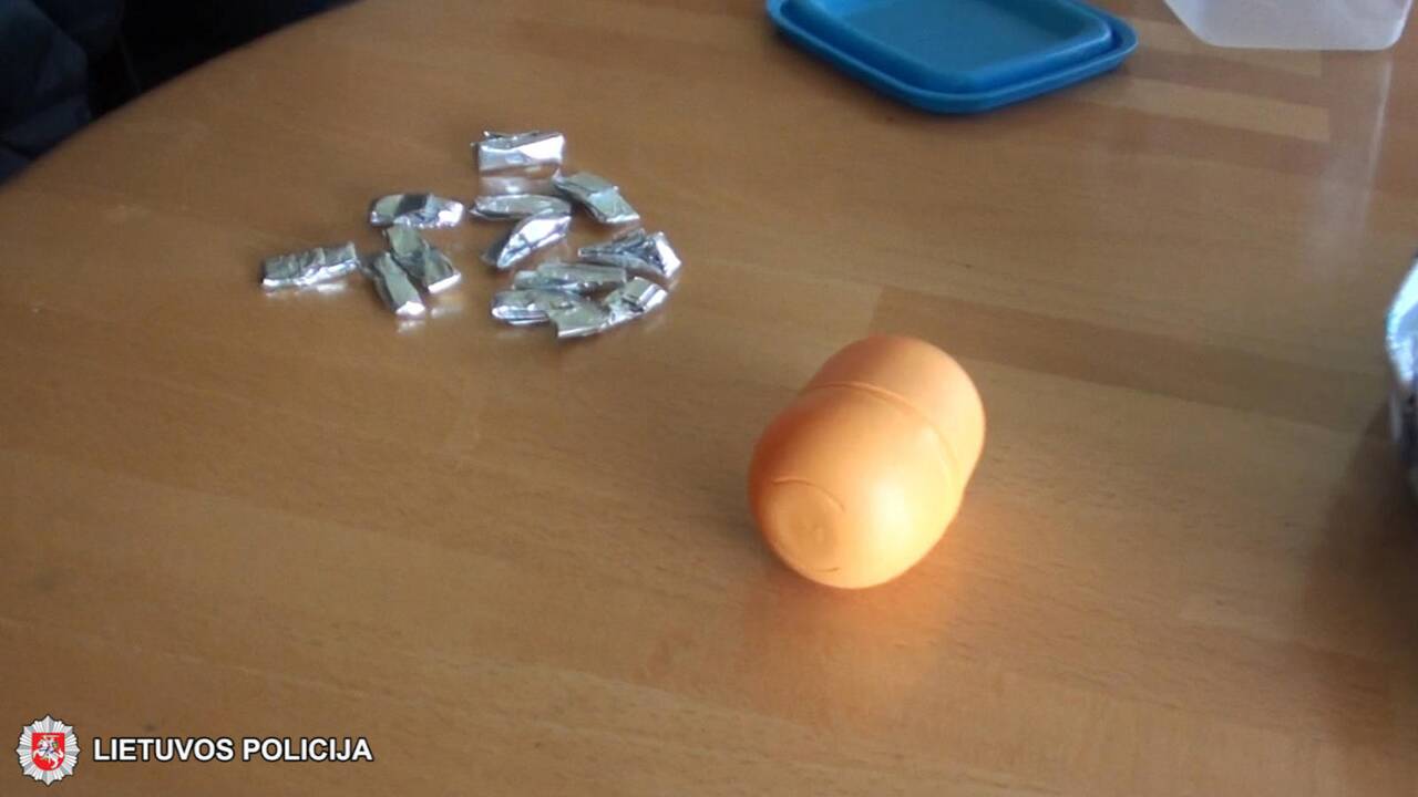 Bute Elektrėnuose per kratą rasta heroino