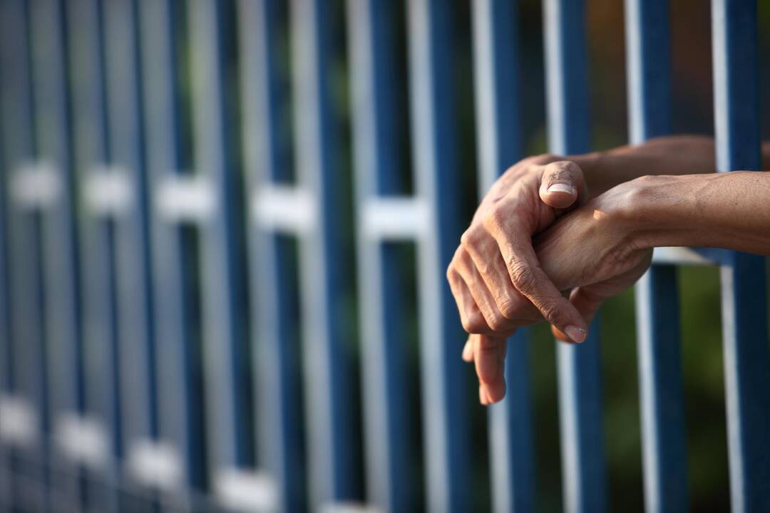 Prancūzijos kalėjime nusižudė savo viršininkui galvą nupjovęs vyras