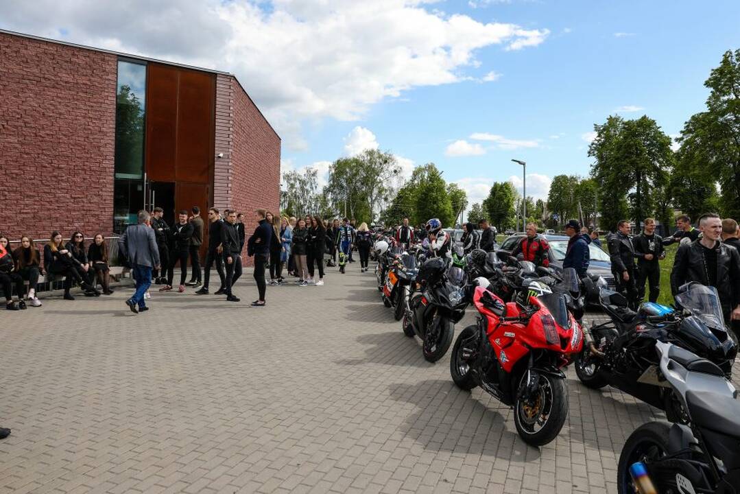Vieta: Ringaudų seniūnijos Mitkūnų kaime, Jurginų ir Juragių gatvių sankryžoje, neblaivus vairuotojas mirtinai sužalojo perspektyvų sportininką.
