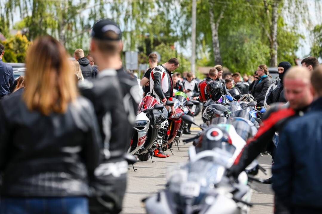 Vieta: Ringaudų seniūnijos Mitkūnų kaime, Jurginų ir Juragių gatvių sankryžoje, neblaivus vairuotojas mirtinai sužalojo perspektyvų sportininką.