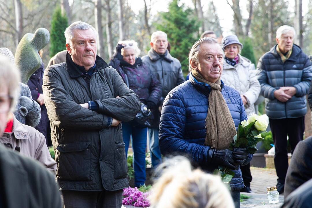 Aktorius A. Storpirštis atgulė amžino poilsio Menininkų kalnelyje