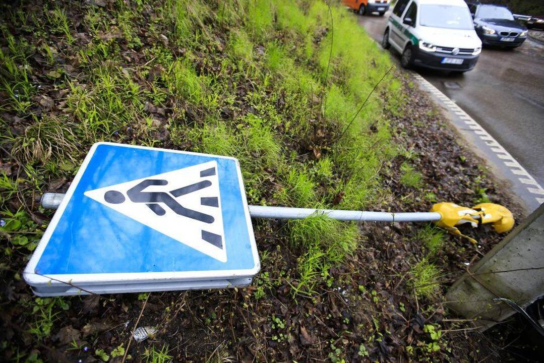 Savaitgalį keliuose žuvo du žmonės, virš 40 – sužeista