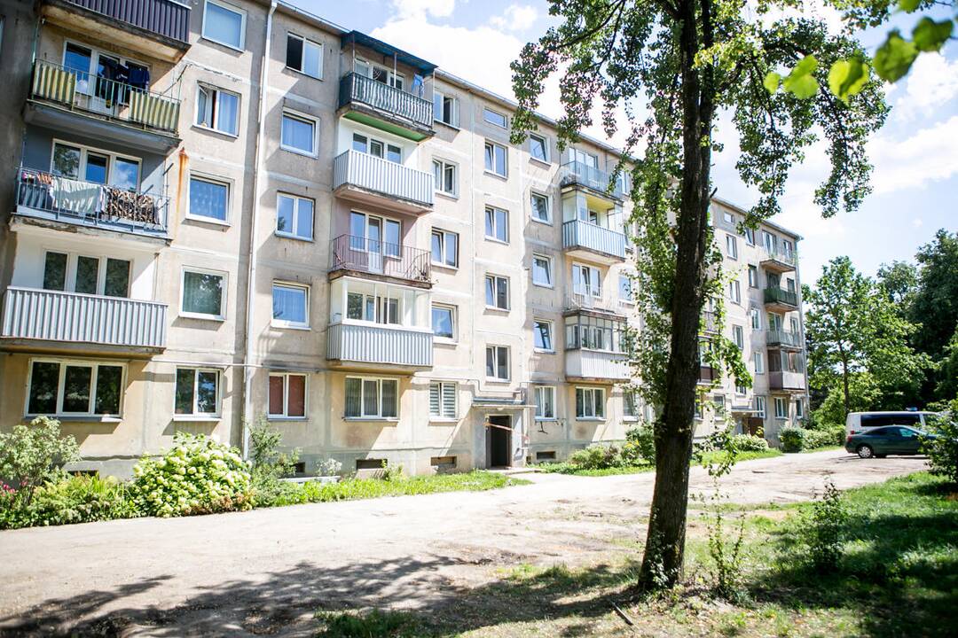 Kauno daugiabučio sienoje atsivėrė didžiulis plyšys