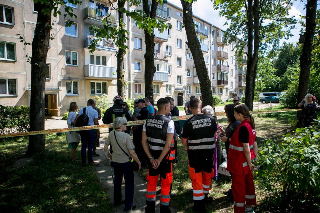 Kauno daugiabučio sienoje atsivėrė didžiulis plyšys