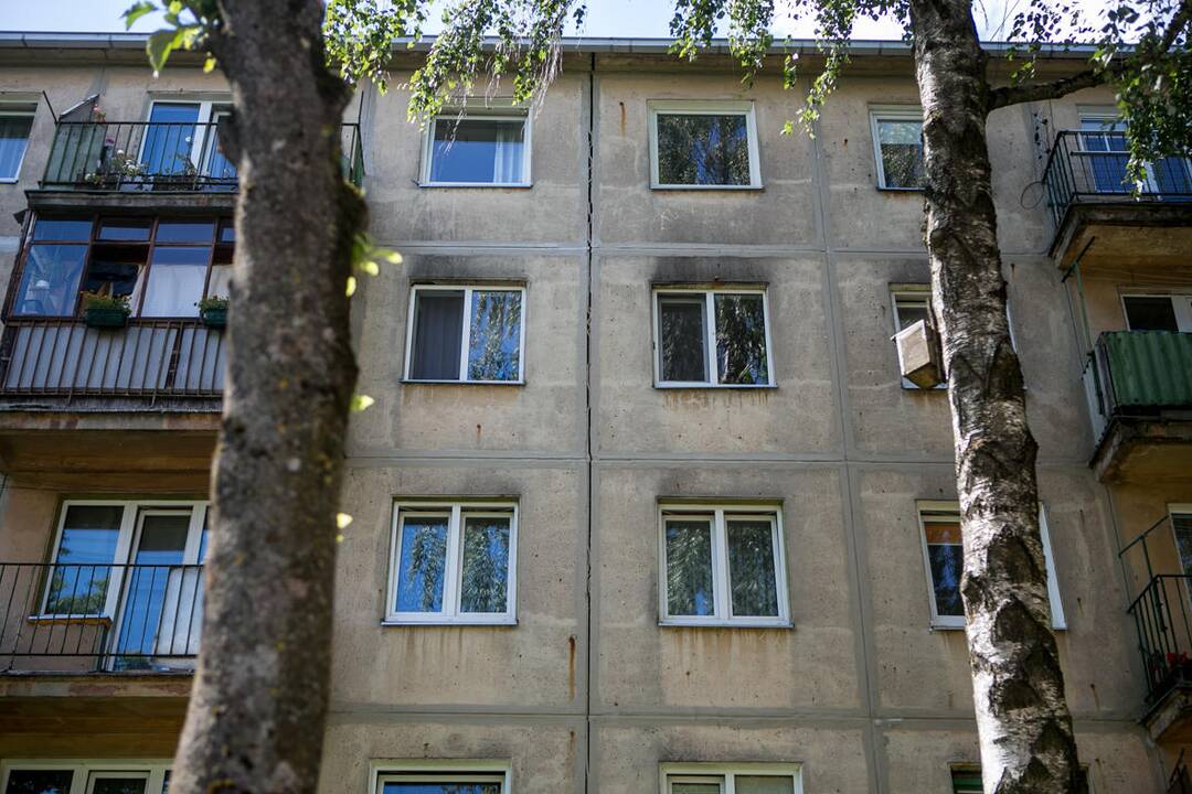 Kauno daugiabučio sienoje atsivėrė didžiulis plyšys