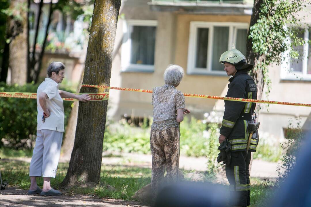 Kauno daugiabučio sienoje atsivėrė didžiulis plyšys