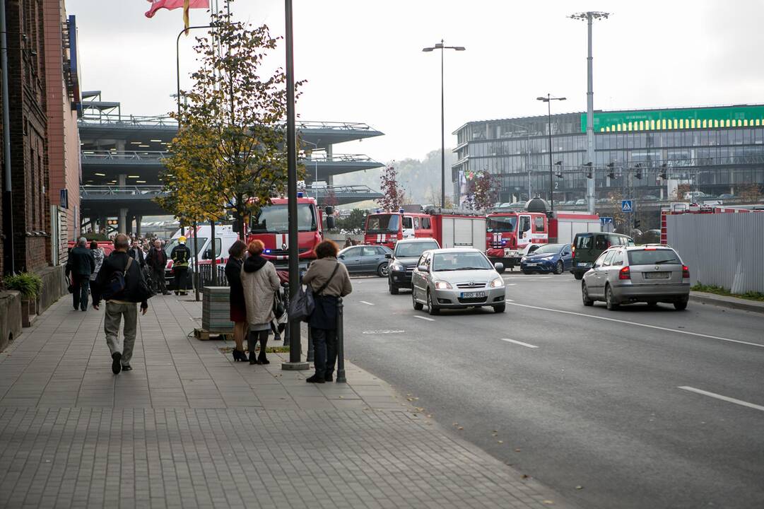 Dėl dūmų iš Kauno „Akropolio“ evakuoti žmonės