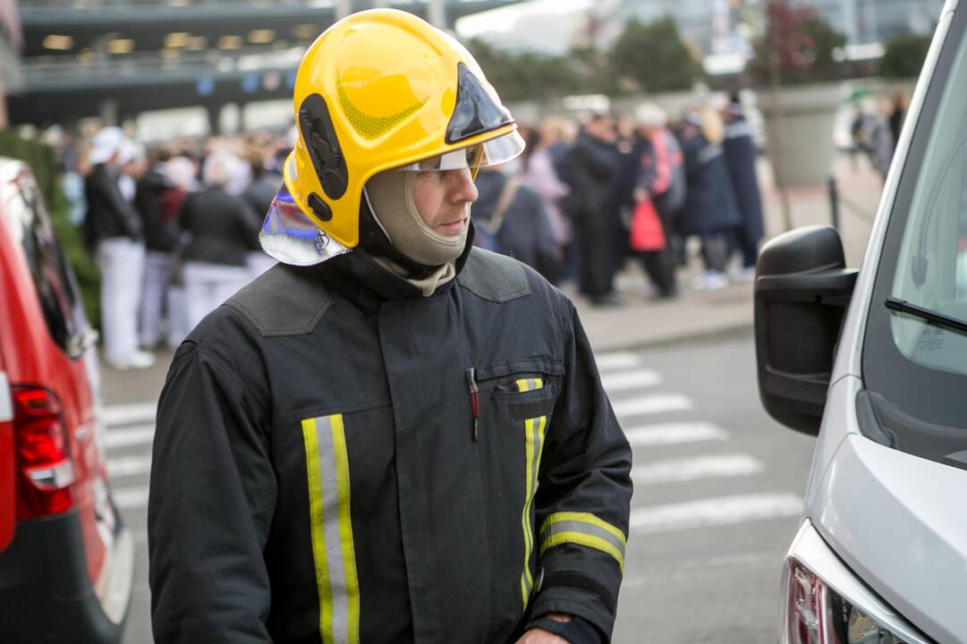 Dėl dūmų iš Kauno „Akropolio“ evakuoti žmonės