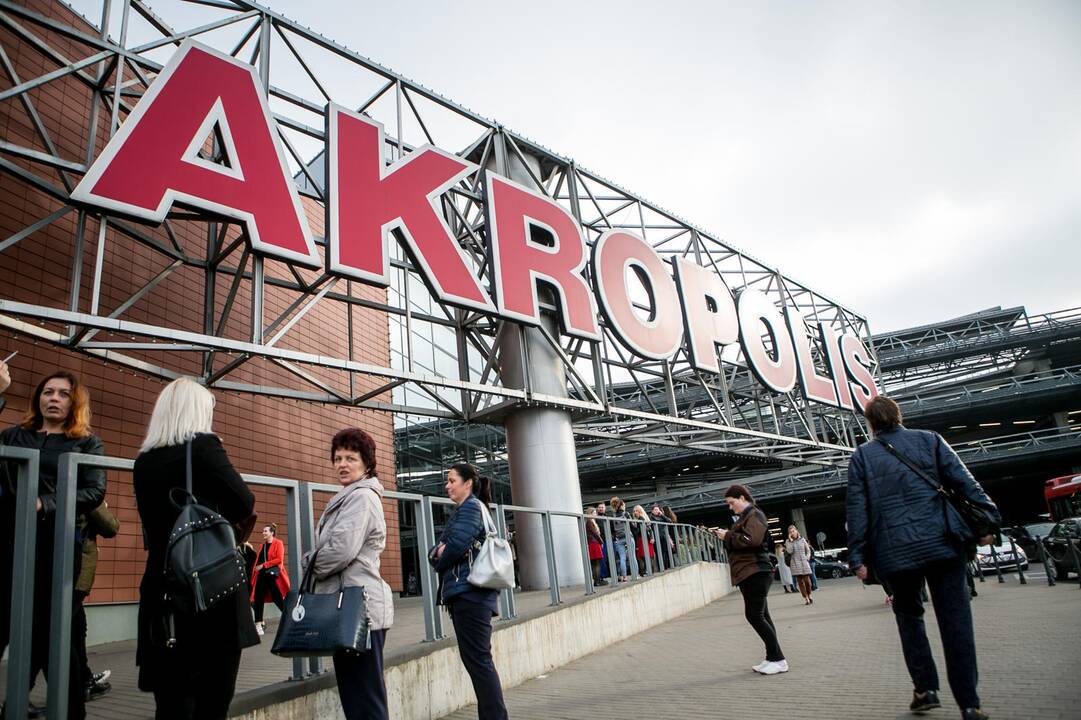 Dėl dūmų iš Kauno „Akropolio“ evakuoti žmonės