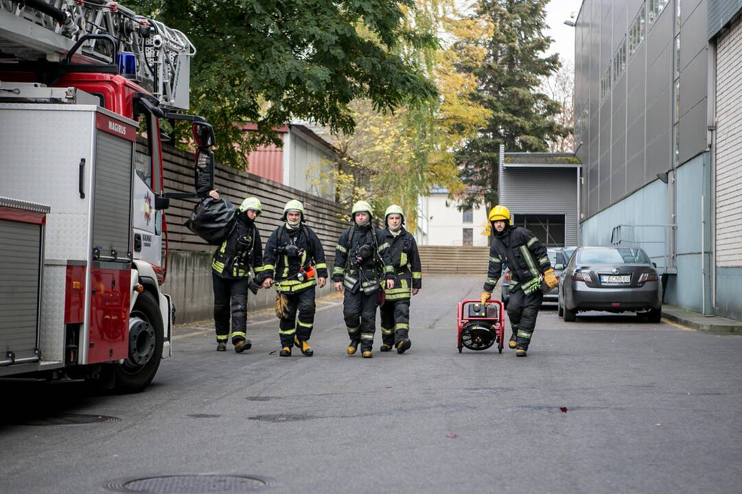 Dėl dūmų iš Kauno „Akropolio“ evakuoti žmonės