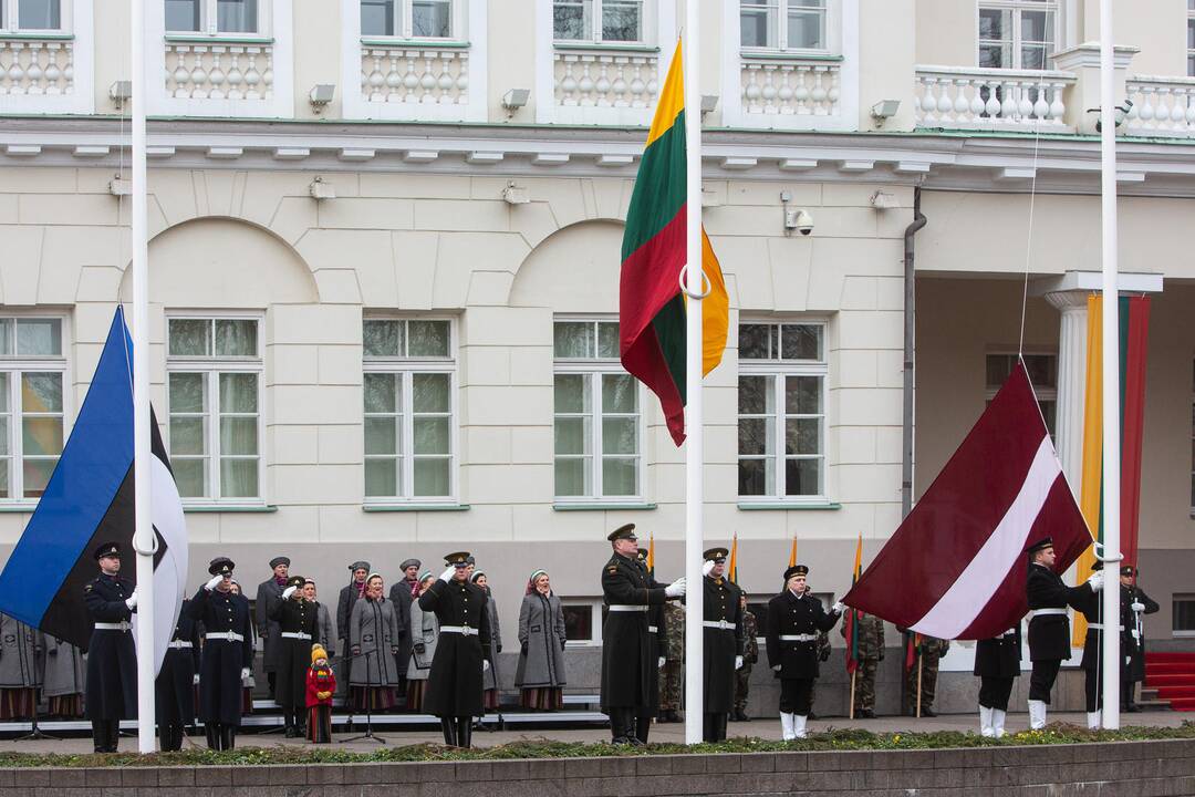 Trijų Baltijos valstybių vėliavų pakėlimo ceremonija S. Daukanto aikštėje