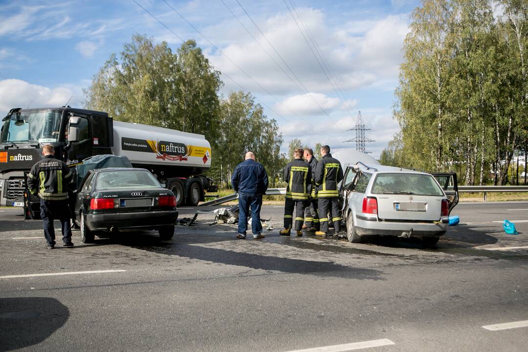 Per didžiulę avariją Ateities plente žuvo žmogus