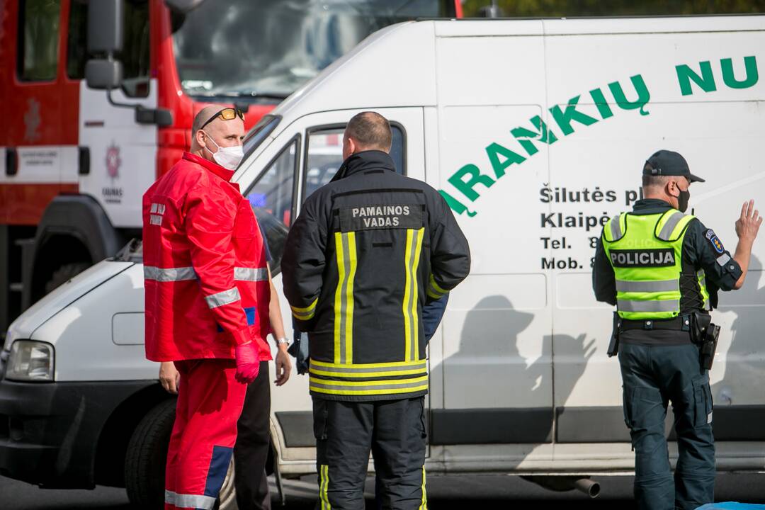 Per didžiulę avariją Ateities plente žuvo žmogus