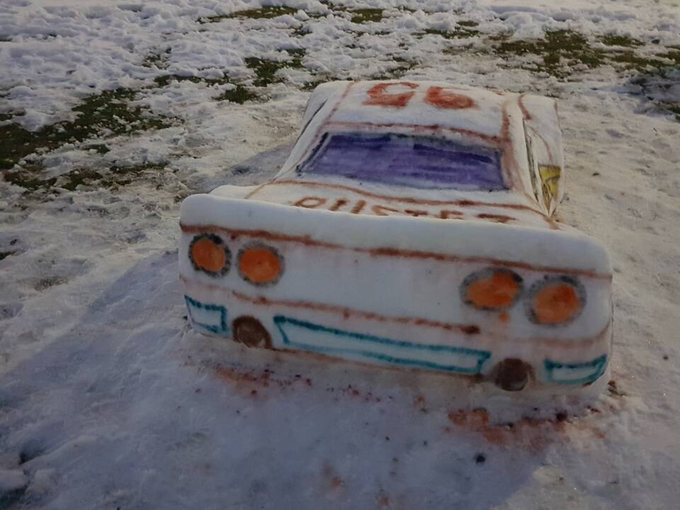Šilainiuose iš sniego sukurti ir sportiniai automobiliai, ir egzotiniai gyvūnai