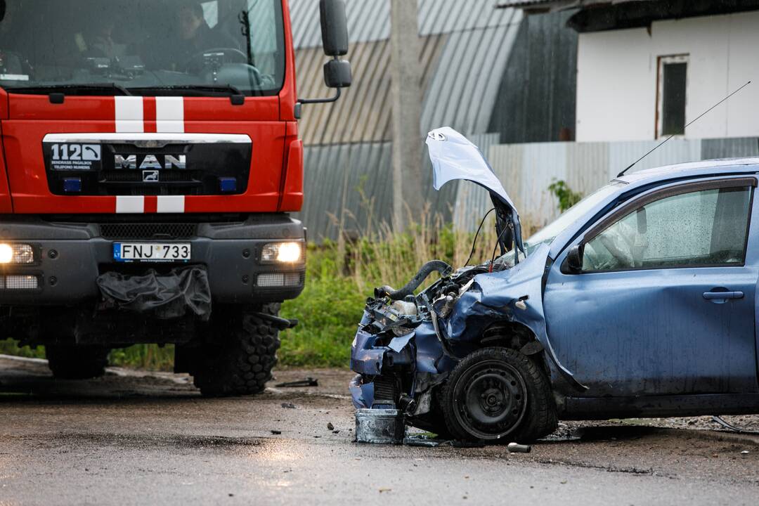 Visiškai girtas kelių chuliganas iš Baltarusijos Kaune sukėlė avariją: yra nukentėjusių 