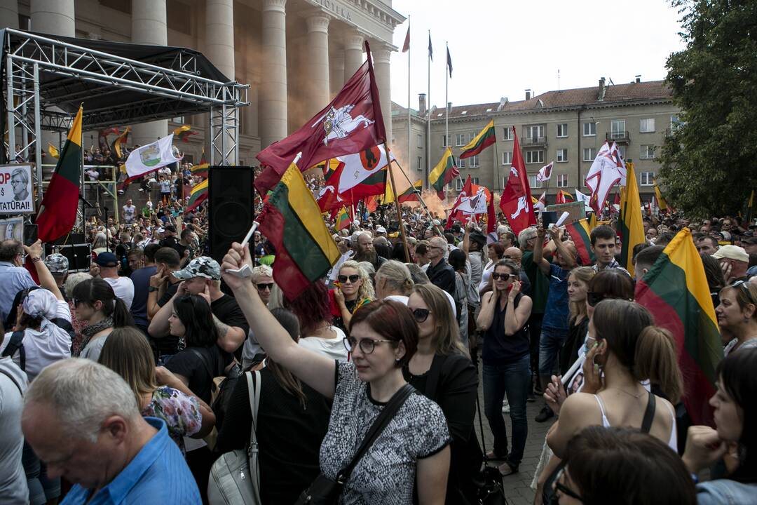 Protestas prie Seimo prieš COVID-19 ribojimus