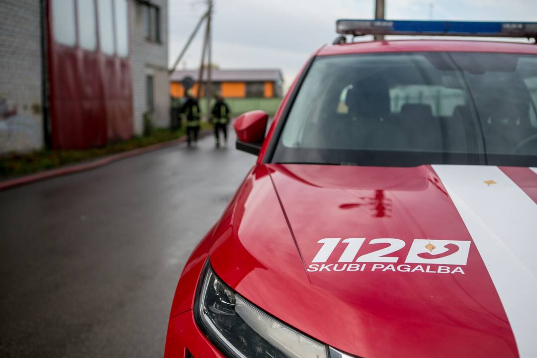 Ramučiuose užsiliepsnojo autoservisas