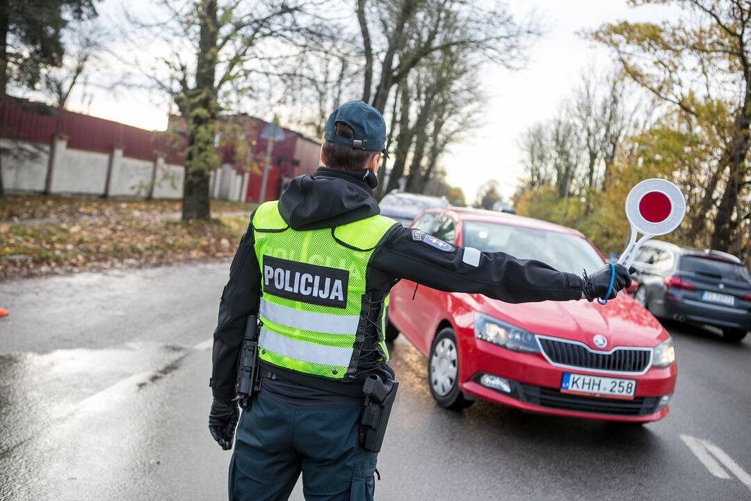 Ramučiuose užsiliepsnojo autoservisas
