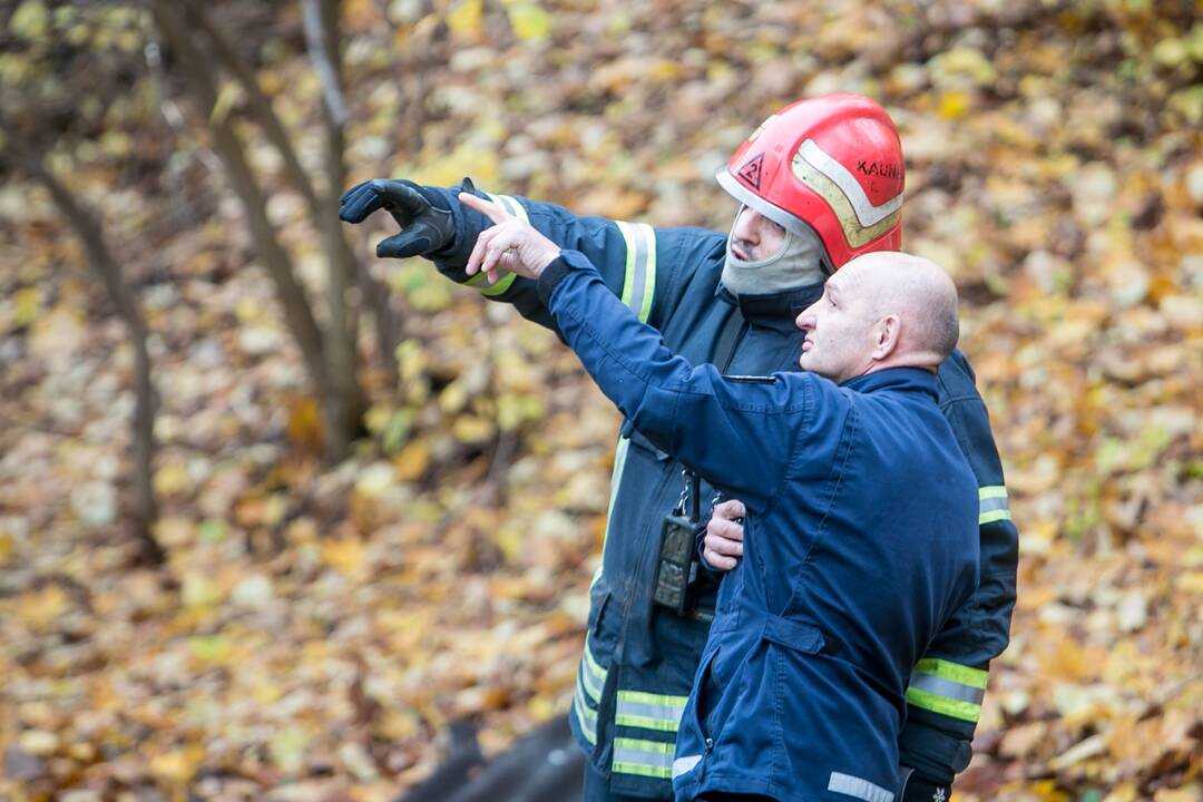 Tunelio gatvėje liepsnojo negyvenamas namas