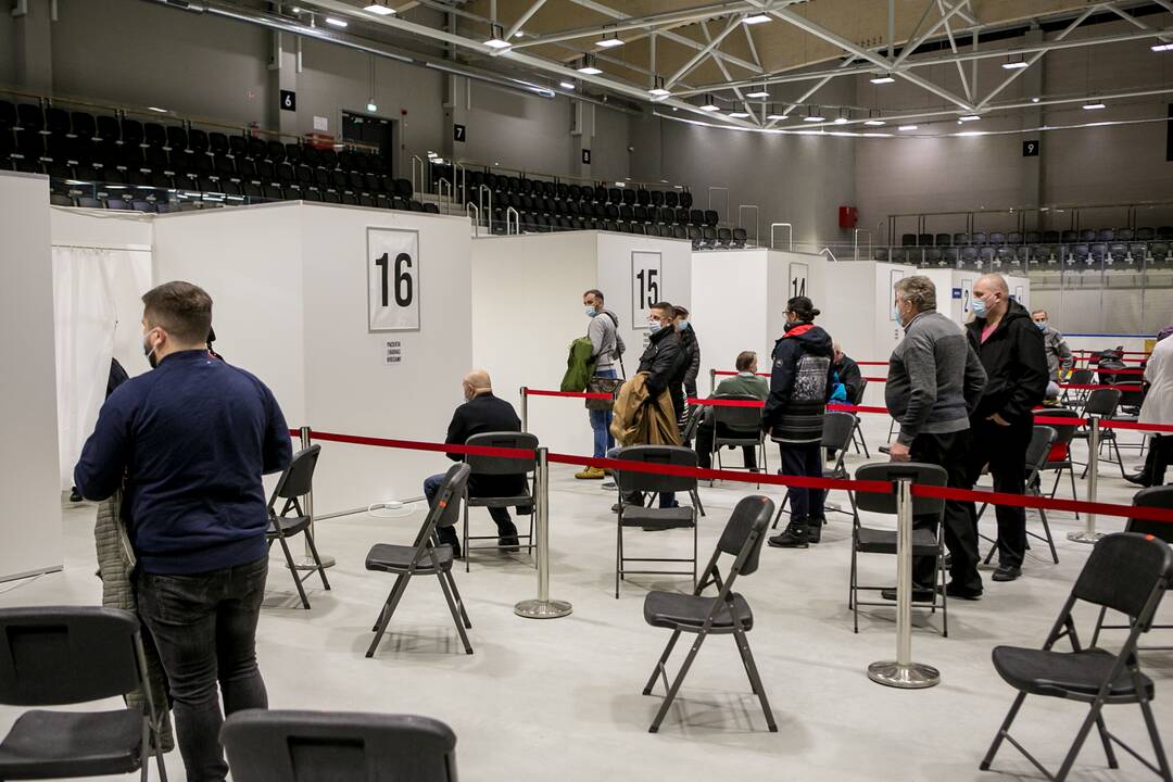 Kaune A. Dulkys pasiskiepijo trečiąja vakcinos nuo COVID-19 doze