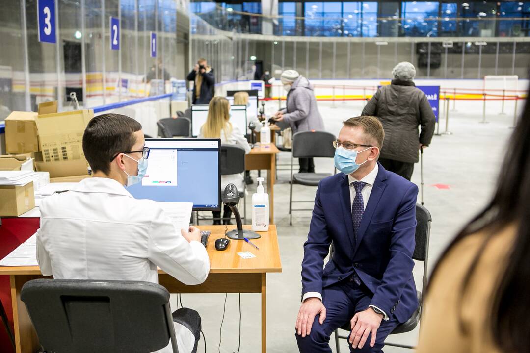 Kaune A. Dulkys pasiskiepijo trečiąja vakcinos nuo COVID-19 doze