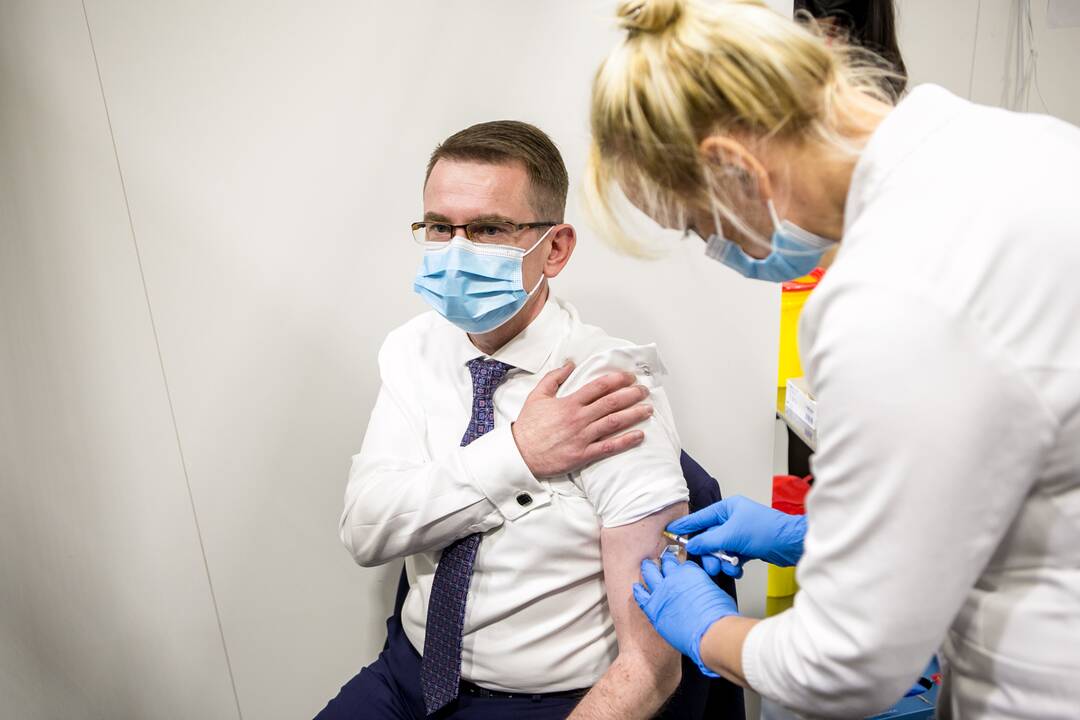 Kaune A. Dulkys pasiskiepijo trečiąja vakcinos nuo COVID-19 doze