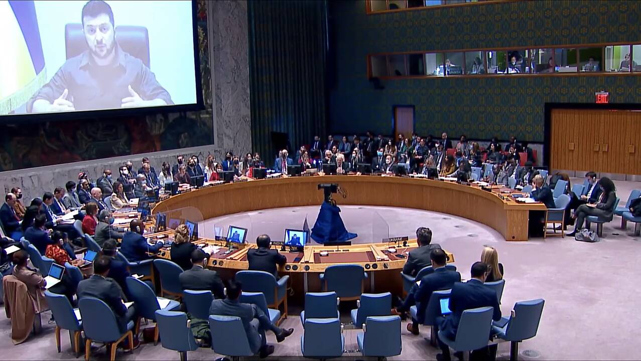 Absurdas: XXI a. viduryje Europos vyksta žiauriausias karas, ir tarptautinės organizacijos negali priversti agresoriaus jį nutraukti dar ir todėl, kad pats agresorius yra jų narys su veto teise.