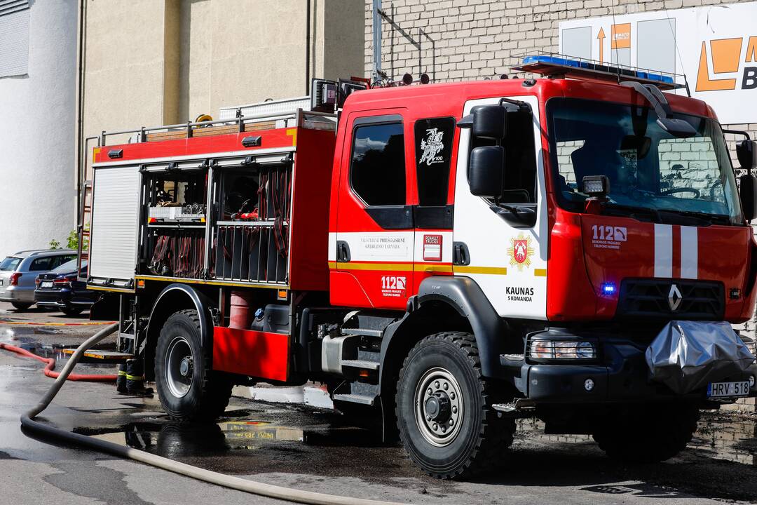Atvira liepsna niokojo „Kauno baldus“