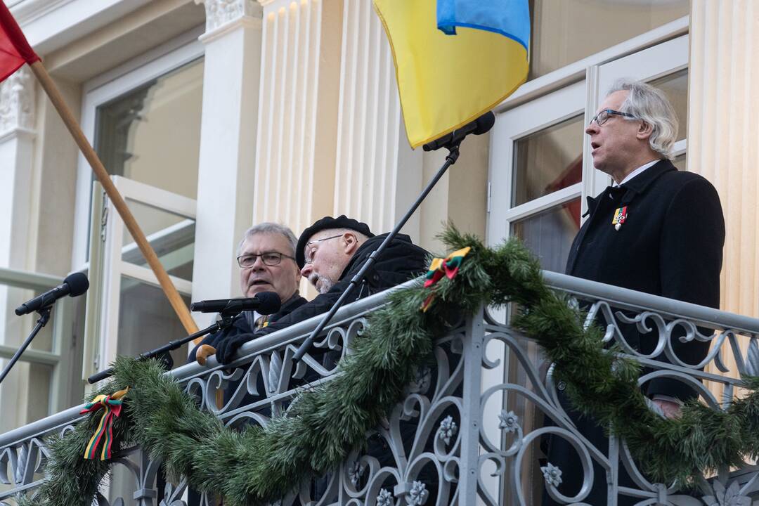 Vasario 16-osios minėjimas prie Signatarų namų