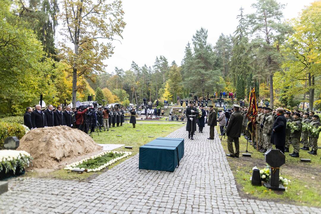 Pulkininko J. Vitkaus-Kazimieraičio laidotuvių ceremonija